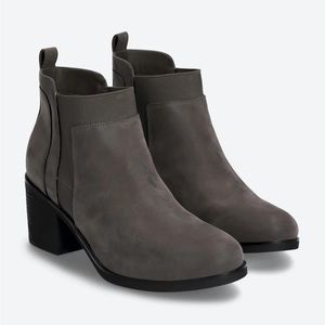 MIA Luvley Bootie - light grey - faux leather - size 6.5 - NWT